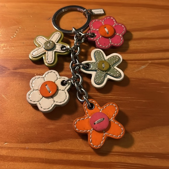 Vintage Coach Leather Flowers Key Fob - Picture 2 of 5